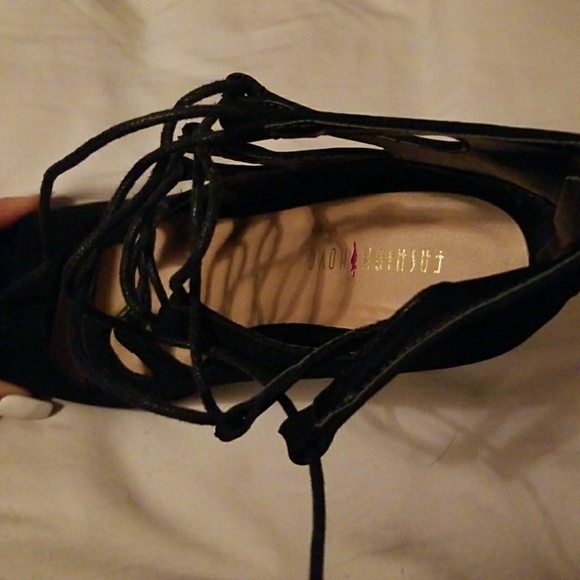 Heels - Picture 4 of 7